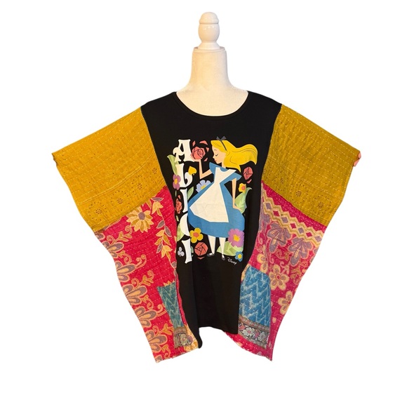 Handmade Upcycled ALICE IN WONDERLAND Kantha Tunic with Pockets NWT One Size - Picture 2 of 8